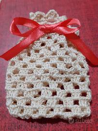 Sacchetti portaconfetti all'uncinetto