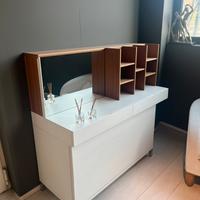 Madia con zona trucco