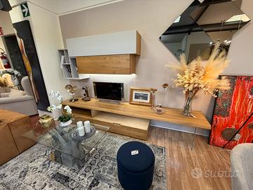 Soggiorno in legno massello