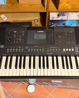 Yamaha PSR E463