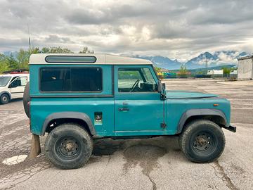 Land Rover Defender 90 D