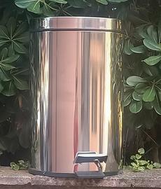 Pattumiera a pedale 12 Litri in acciaio inox.