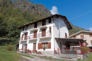 In alta valle varaita privato vende