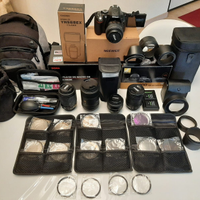 Nikon D5200 più obbiettivi e accessori