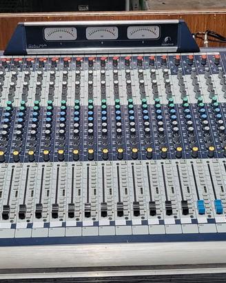 Mixer Soundcraft GB8,24+8 ch con case.