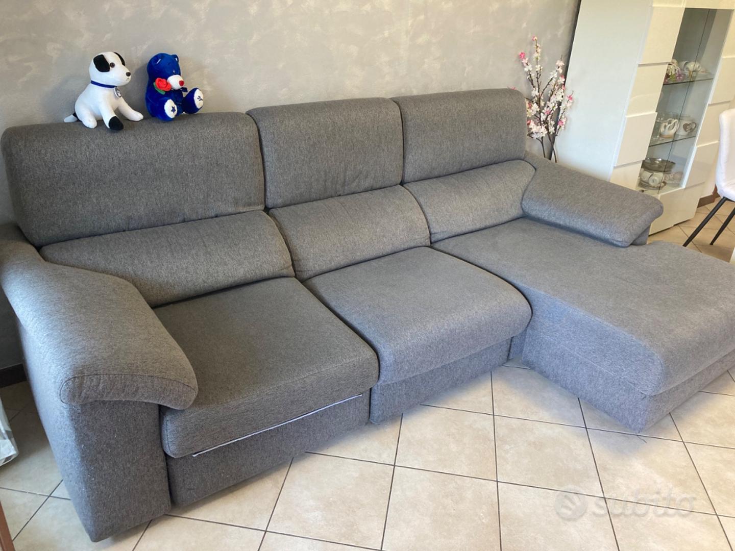 Divano poltrone sofa 2 anni di vita..nuovo Arredamento e Casalinghi