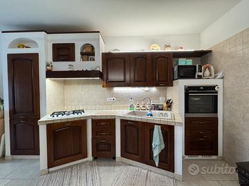 Cucina completa in legno