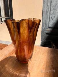 Vaso in vetro di Murano con polvere d’oro soffiato