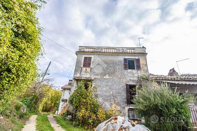 CASA SEMINDIPENDENTE A VACONE