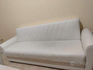 Divano letto bianco apribile a libro