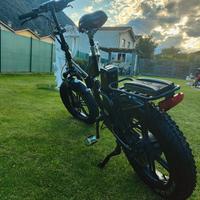 Fat Bike Nera Pieghevole - Perfetta per la Città e