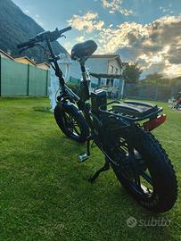 Fat Bike Nera Pieghevole - Perfetta per la Città e