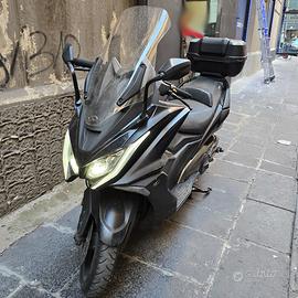 Kymco AK 550