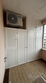 Armadi, armadietti e sportelli su misura.