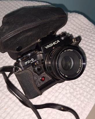Macchina foto reflex Yashica FXD e FX3
