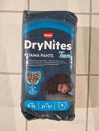 12 confezioni da 9 pannolini DryNites Huggies