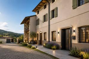Casa indipendente di 300 m² con 5 locali e posto a