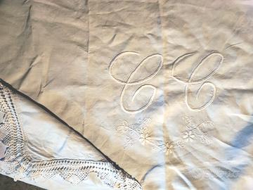 Tovaglietta antica ricamo a mano bordo uncinetto