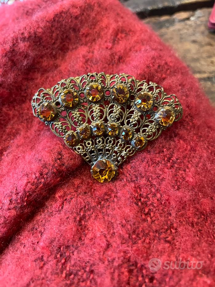 Broche (Spilla) Vintage Années 50 - Métal Or Antique Avec Broderie, 3.8 X 5 Cm