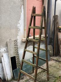 Scaletta vintage in legno dipinto