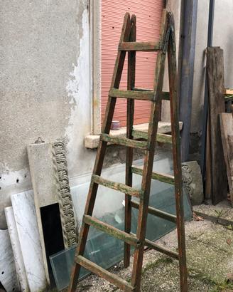 Scaletta vintage in legno dipinto