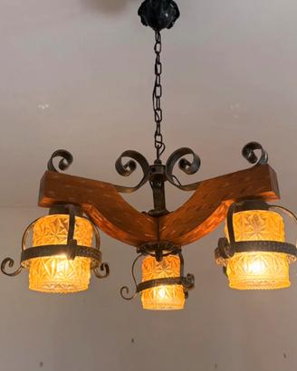 Lampadario vintage in legno e ferro anni 70/80