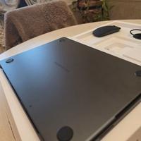 Macbook PRO M4 con CPU 10-core - GPU 10-Core e 16