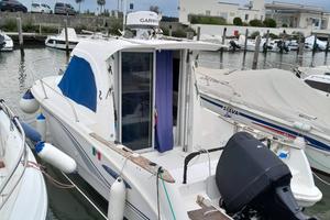 Barca a motore 