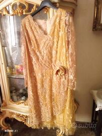 Vestito pizzo e ricami, tinta oro.