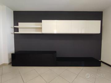 Parete attrezzata Pianca laccata nero bianco 4 m.