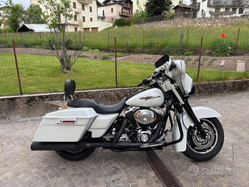 Harley Davidson touring street glide FLHXI