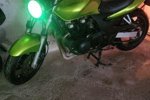 kawasaki zr750 