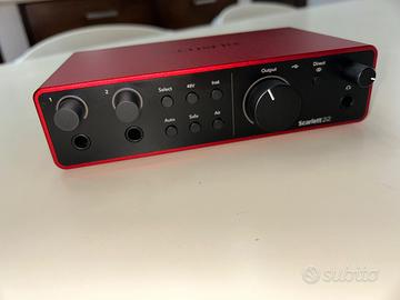 Focusrite Scarlett 2i2 Studio (4° gen.)+microfono