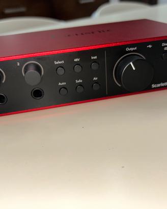 Focusrite Scarlett 2i2 Studio (4° gen.)+microfono