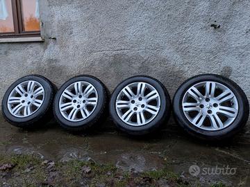 Cerchi in lega Peugeot con gomme 4 stagioni