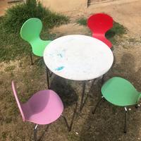 Tavolino più sedie bimbi