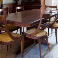 Tavolo grande elegante in legno per feste