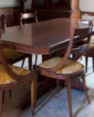 Tavolo grande elegante in legno per feste