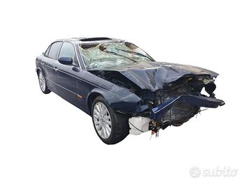 Jaguar XJ 4.2 V8 2004 Demolita - Per Ricambi