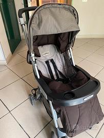 Passeggino compreso di copertura parapioggia