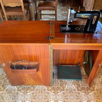 Mobile con macchina da cucire anni '60 funzionante