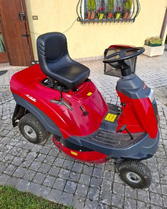 Trattorino taglia erba