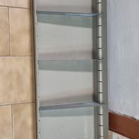 scaffale completo di ripiani con divisori 90x30 cm