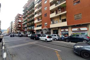 NEGOZIO A NAPOLI