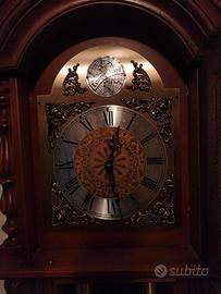 Orologio a pendolo da pavimento in legno