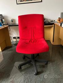POLTRONA ROSSA CON ROTELLE da ufficio