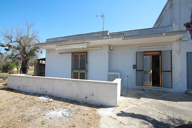 Casa di campagna e ampio deposito