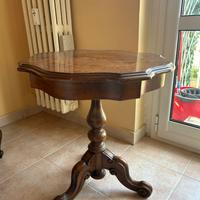 Tavolino in legno di nuova fattura