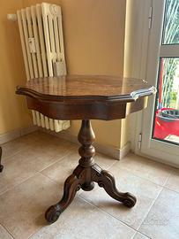 Tavolino in legno di nuova fattura