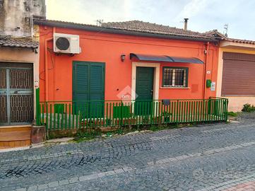 3 LOCALI A LARIANO